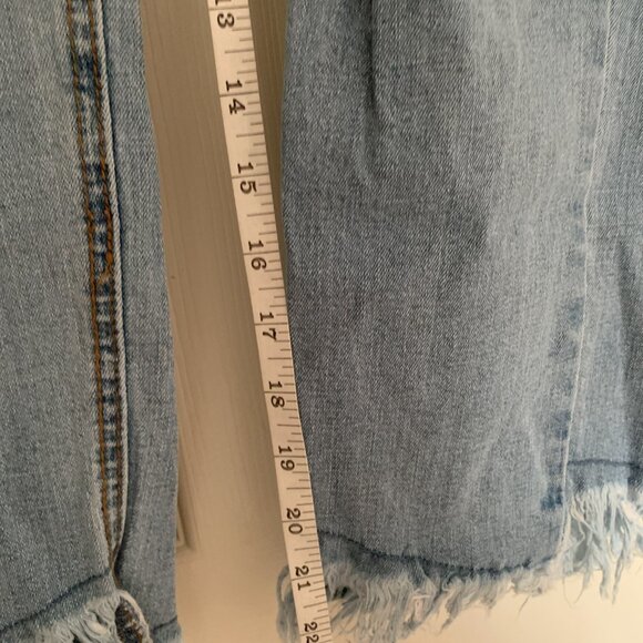 C&C California Cropped Distressed Jeans - Picture 8 of 9